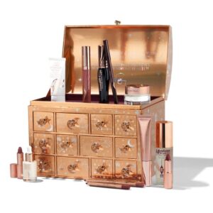 CHARLOTTE TILBURY
Charlotte's Beauty Treasure Chest Set